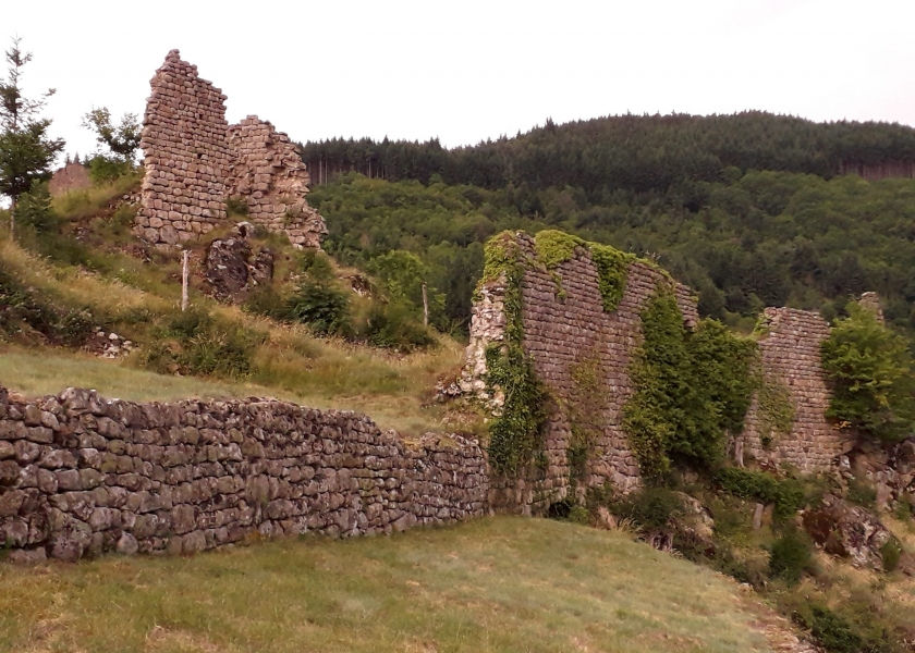 Vue Ruines chateauneuf des boutieres